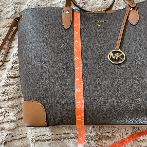 Michael Kors leather tote - Picture 9 of 15